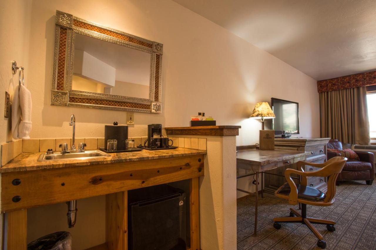 Table Mountain Inn Голдън Екстериор снимка